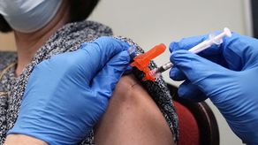 La efectividad de la vacuna fue mayor en las personas que habían recibido refuerzos que en las que sólo habían recibido la serie original de vacunas.