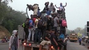 Segundo grupo de caravana de inmigrantes hondureños sale hacia EE.UU.