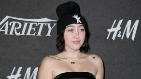 Noah Cyrus se sincera sobre las dificultades de crecer a la sombra de su hermana