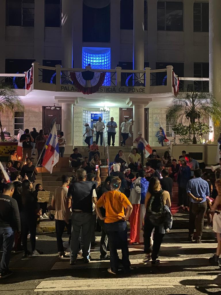 Vigilia de grupos sociales y ambientalistas en los predios de la Corte Suprema de Justicia. Vigilia de grupos sociales y ambientalistas en los predios de la Corte Suprema de Justicia.