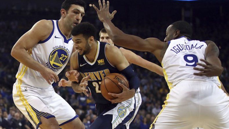 Los Warriors derrotan a Nuggets en otra gran noche de Curry