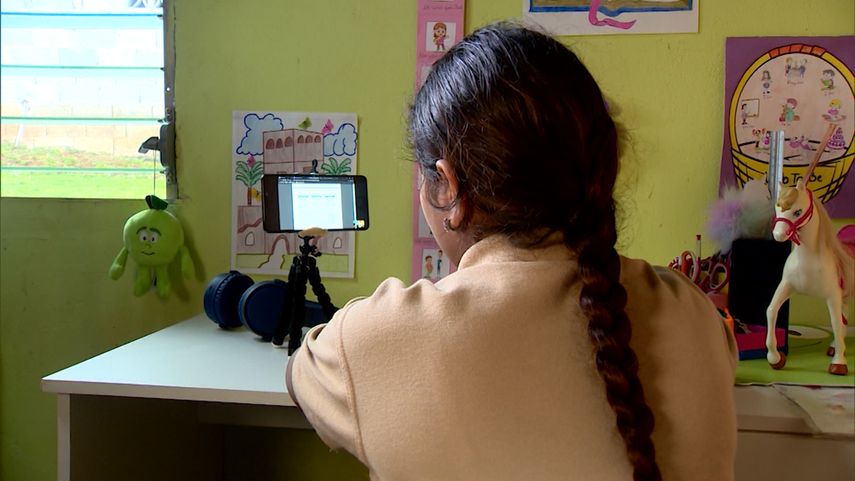 Según Pino se debe fiscalizar el uso de los dispositivos móviles.