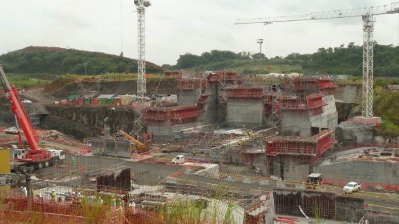 Panamá espera concluir ampliación del Canal en diciembre 2015