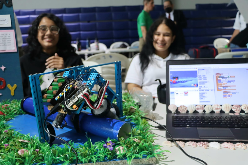 ¡Genios! Estudiantes muestran sus grandiosas obras en regionales de Robotica del MEDUCA