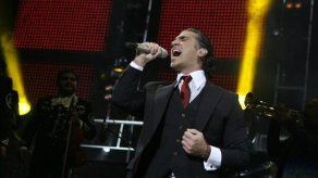 Alejandro Fernández muestra sus raíces con Hecho en México y anuncia gira