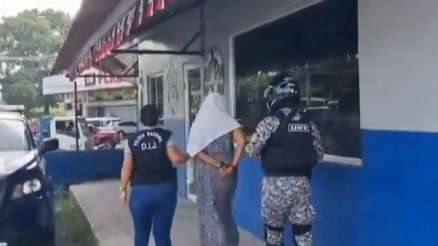 Mujer aprehendida en Cerro Azul