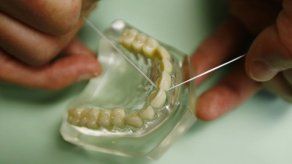 Sin confirmar beneficios del hilo dental