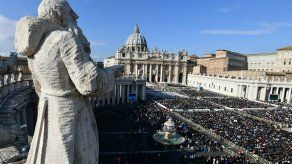 Vaticano pide a China que garantice la independencia de obispos y curas