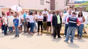 Cadena humana por Anthony López en el Hospital Irma de Lourdes Tzanetatos