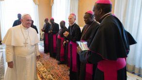 El papa Francisco cambia al comandante de la Guardia Suiza