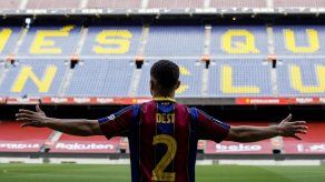 El Barcelona ficha al lateral Sergiño Dest del Ájax