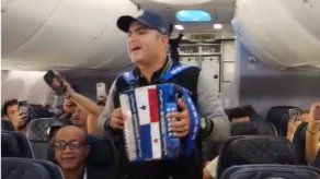 Jhonathan Chávez tras Viña del Mar sorprende a los pasajeros de su vuelo a Panamá