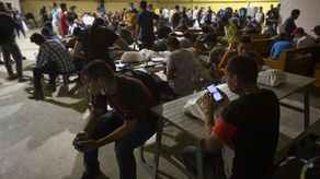 La libertad bajo palabra evita que los migrantes sean deportados durante cierto tiempo, pero no ofrece otros beneficios.