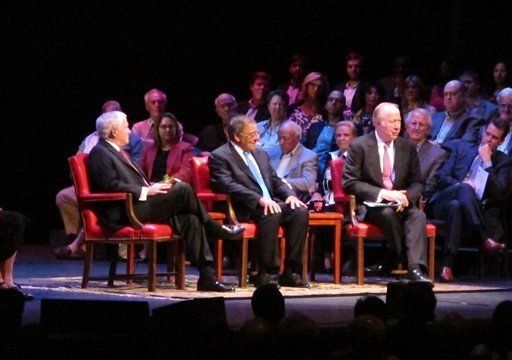 Gates y Panetta cuestionan plan de Obama en Siria