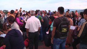 Venezuela y Colombia abren paso peatonal en la frontera sin contratiempos