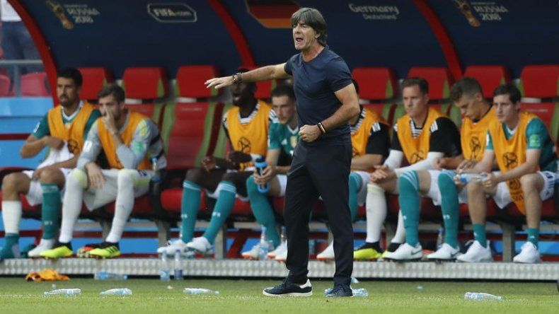 Alemania ratifica a Loew como técnico pese a fracaso