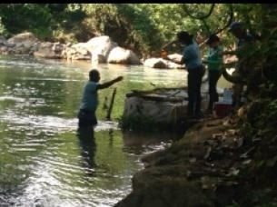 Autoridades investigan las causas de la contaminación del río Tolé