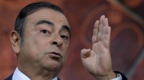 Carlos Ghosn obtiene la libertad bajo fianza sujeto a una estricta vigilancia