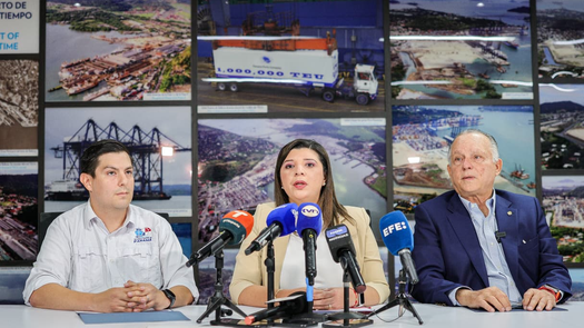 Puertos de Balboa y Cristóbal Puertos de Balboa y Cristóbal