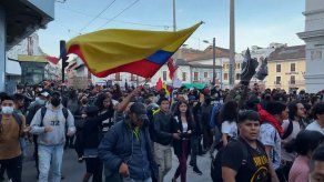 Indígenas y estudiantes de Ecuador prolongan protestas contra gobierno