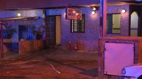 Bomberos controlan incendio en pensión Avenida Cuba