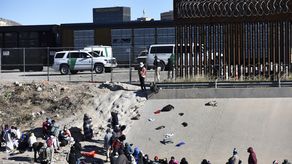 EE. UU. planea liberar a más migrantes al terminar Título 42