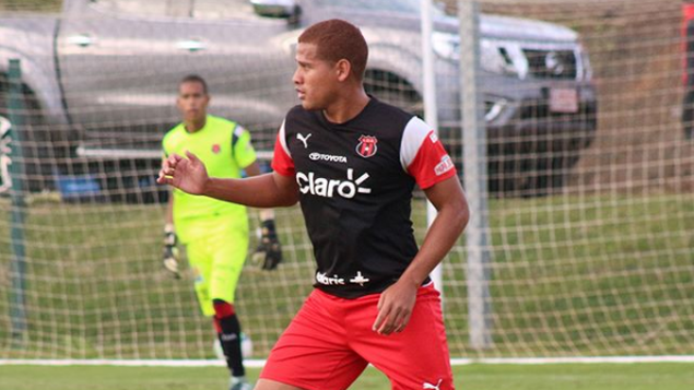 Roberto Chen regresa de su lesión y tiene minutos en fogueo con Alajuelense