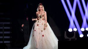 Gwen Stefani incluye un guiño a sus tres hijos en su vestido de novia