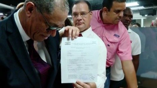 González presenta su postulación a la Secretaria del PRD