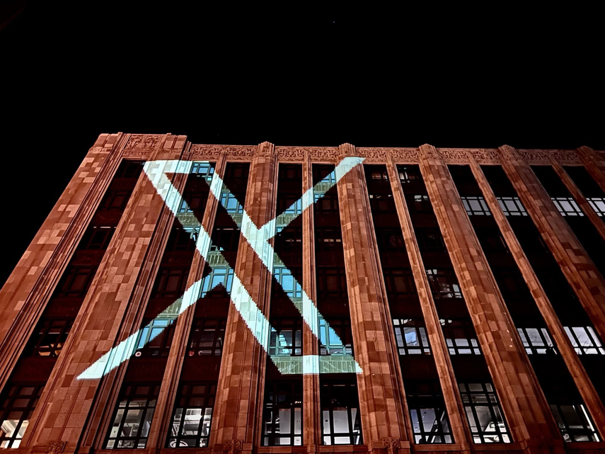 Twitter reemplaza el logo del pájaro azul por una X