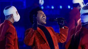 ¿Por qué los bailarines de The Weeknd llevaban el rostro vendado durante la Super Bowl?