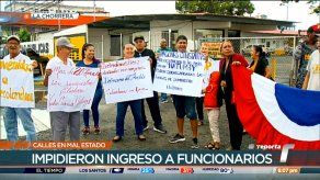 Cansados de los huecos cierran acceso a las oficinas del MOP en Panamá Oeste