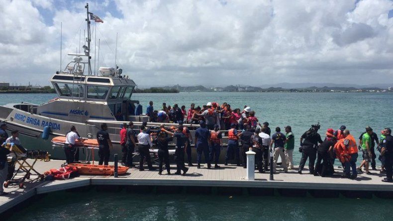 Evacúan a pasajeros de crucero en San Juan a causa de un incendio