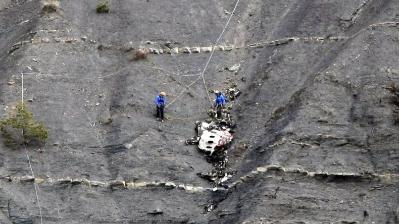 Copiloto Germanwings buscó drogas letales, testamento vital