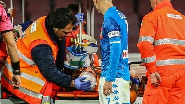 Ospina sale del hospital tras desplomarse en partido del Nápoles
