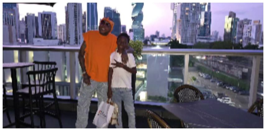 Esta es la foto que subió el artista a sus historias de Instagram para demostrar que está en Panamá con su hijo.