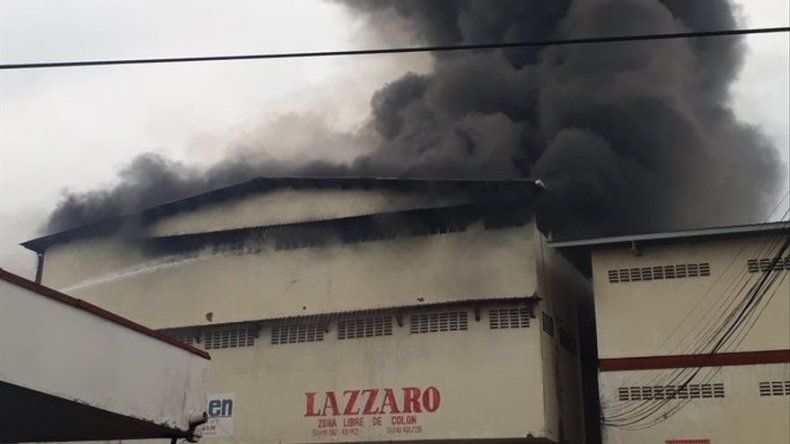 Incendio consume dos galeras en France Field, Zona Libre de Colón