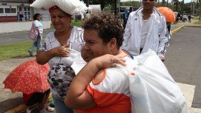 Panameños madrugaron para asistir a Feria de Alimentos en el Rommel
