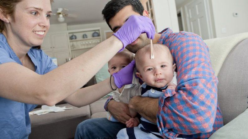 Dan a bebés gérmenes del conducto natal de sus madres