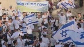 Israelíes marchan por Jerusalén Este para conmemorar su ocupación