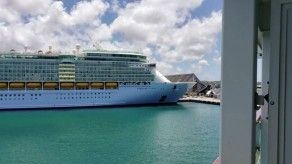 Tripulantes de los cruceros varados en altamar viven tortura psicológica