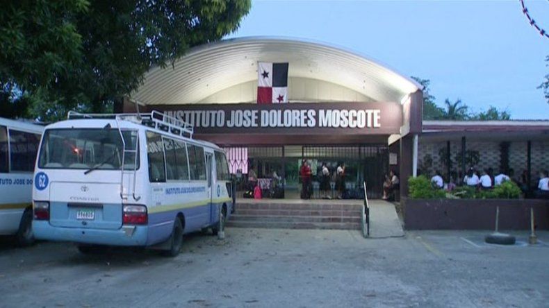 Docentes reanudan clases en el Instituto José Dolores Moscote