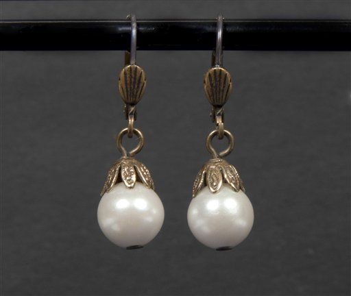 Subastan vestido y pendientes de Whitney Houston