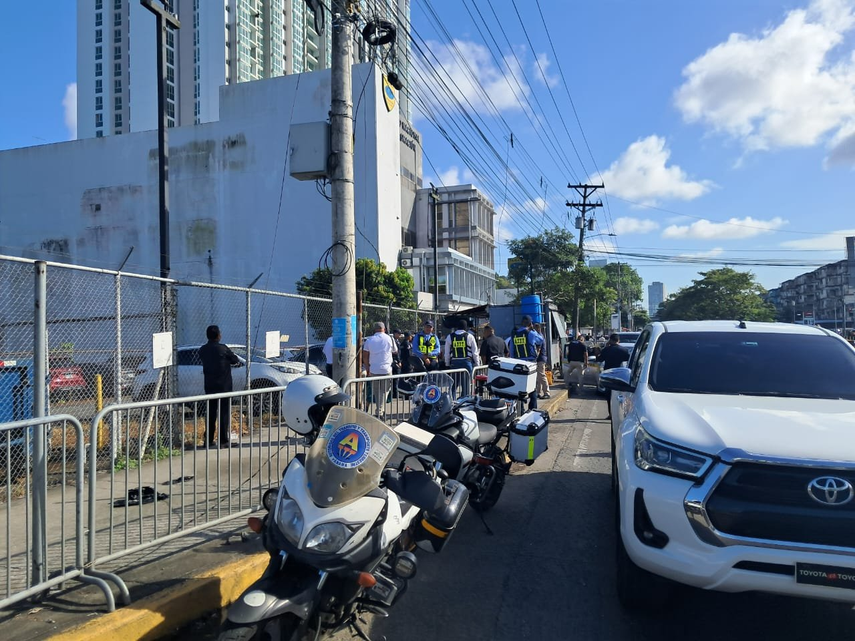 ATTT realiza jornada de recuperación de espacios públicos en la sede de Migración.