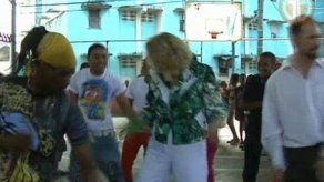 Embajadora de EU baila y comparte con jóvenes en Colón