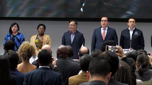 Petro recibe credencial como próximo presidente de Colombia