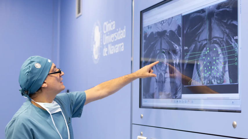 Médico realizando estudios sobre cáncer de próstata&nbsp;