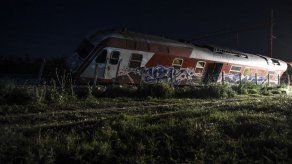 Tres muertos tras descarrilar un tren en Grecia