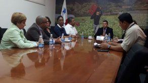 Extrabajadores de CD denuncian falta de pago de prestaciones por nueva directiva Extrabajadores de CD denuncian falta de pago de prestaciones por nueva directiva