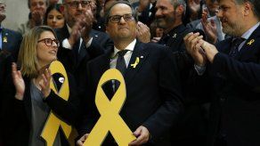 Fiscales acusan de desobediencia al líder catalán